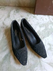 Stylish Black Pointed Flats