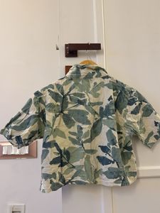Stylish Leaf Print Cropped Shirt
