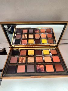 Huda Beauty Eyeshadow Palette