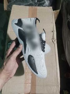 NEW NO USED SNEAKERS SHOES FOR MAN,