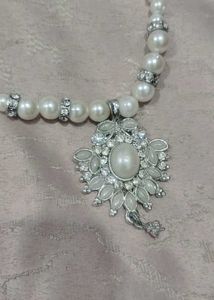 Elegant Pearl Pendant Necklace