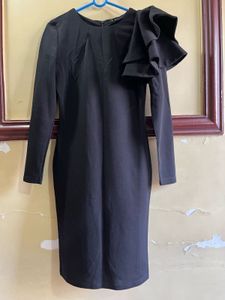 Chic Black Dress with Ruffle Detail