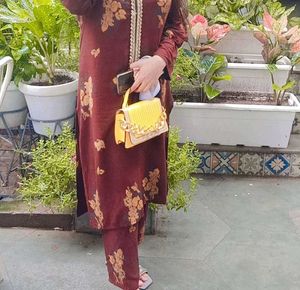 stylish Brown kurta set with puffed sleeves