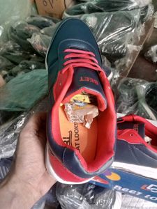NEW NO USED SPORTS SHOES FOR MEN.