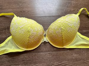 La Senza Plunging Bra In Neon Green Colour 34 D