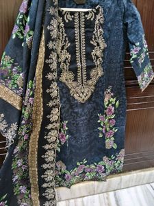 Elegant Black Kurta with Floral Embroidery
