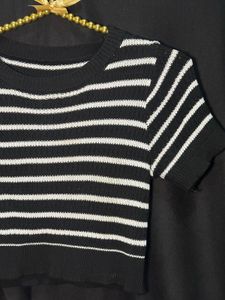 Chic Striped Cropped Knit Top