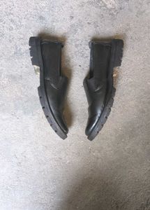 CAT Classic Black Leather Slip-on Loafers