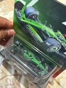 Hot Wheels F1 Premium #27 Kick SAUBER