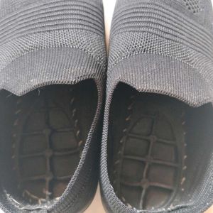 Comfortable Black Slip-On Knit Shoes