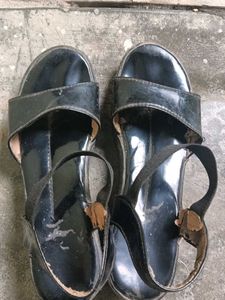 Chic Black Flat Sandals