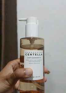 SKIN1004 Madagascar Centella Light Cleansing Oil