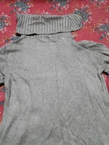 Bundle of 2 Women's sweater top ...