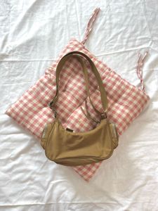 Stylish Tan Hobo Bag with Pockets