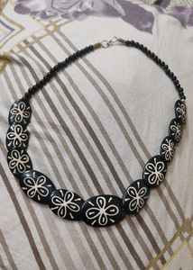 Black And White Rasin Beeds Necklace