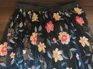 Oeuvre Floral Embroidered Skirt (M)