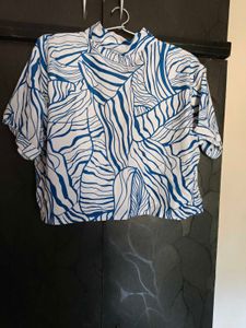 Blue &amp; White Abstract Leaf Print Cropped Shirt