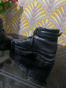 Stylish Black Platform Lace-Up Boots