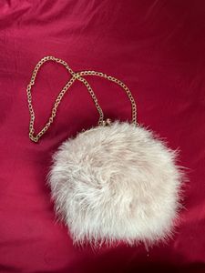 Chic Feather Ball Clutch