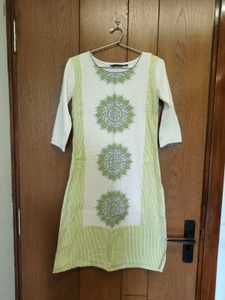 Green & White Printed Kurta by Rangmanch