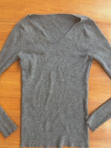 Gray Ribbed V-Neck Long Sleeve Top