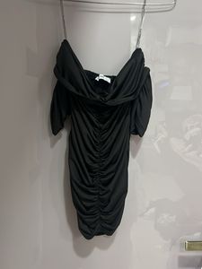 Bodycon - off/cold shoulder black dress