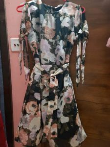 ❗️❗️PRICE DROPPED❗️❗️SERA FLORAL PRINTED DRESS☘️