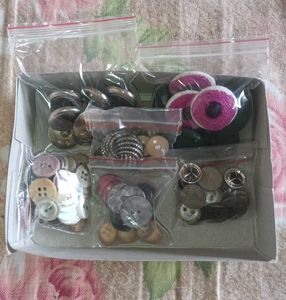 109 pieces of Assorted Craft Buttons
