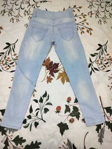 Cute Light Wash Jeans Butterfly Embellishment