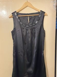 Elegant Black Sleeveless Dress