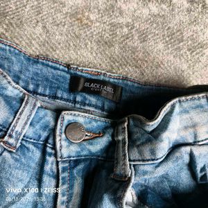 4116. Blue denim shorts