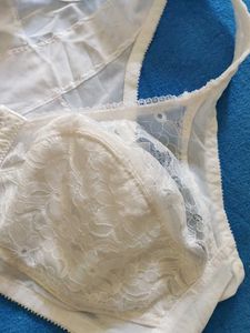 White Lace Front-Closure Bra
