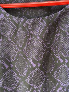 Stylish Sleeveless Snake Print Top