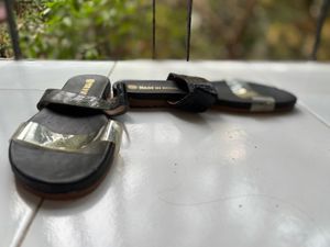 Stylish Black Flat Sandals