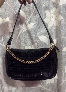 Chic Black Croc Embossed Shoulder Bag