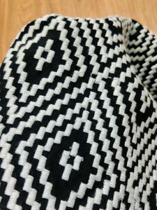 Monochromatic Diamond Pattern Skirt