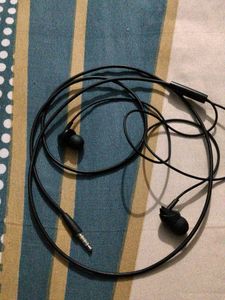 Black Wired Earphones