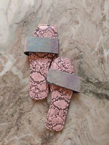 Fashionable Ladies Slippers