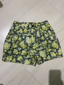 Uniqlo Floral Halfpant