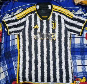 Juventus Jersey - Black & White Stripes
