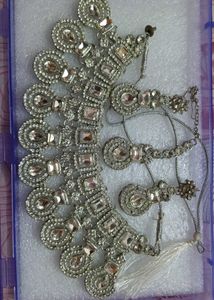 Stunning Rhinestone Necklace & Earring Set