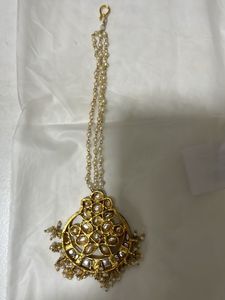 Exquisite Maang Tikka with Pearls and Stones