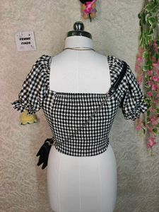 Chic Gingham Puff Sleeve Top