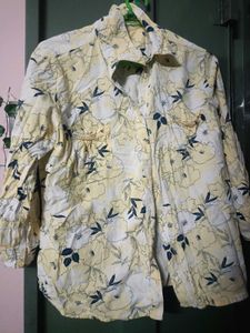 Chic Floral Print Button-Up Shirt