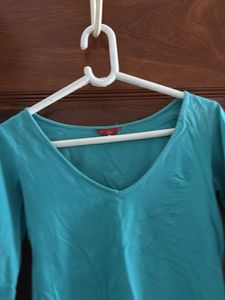 Teal V-Neck 3/4 Sleeve Tee