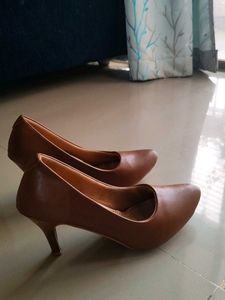 Stylish Brown Pointed Toe Heels