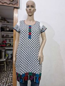 Chanderi Paisley Kurti with Packed Cotton Lining (