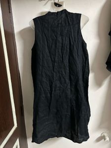 Sleeveless Black Collared Top