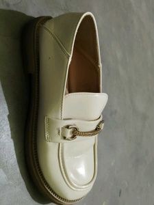 Creamy Loafers - Stylish &amp; Comfy!