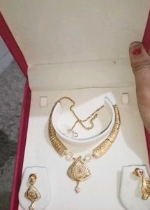 Elegant Gold Necklace &amp; Earring Set